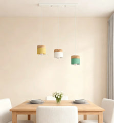 Lampadario cilindrico con base in legno dal design nordico per la sala da pranzo