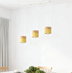 Lampadario cilindrico con base in legno dal design nordico per la sala da pranzo