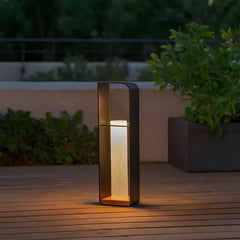 Lampada solare da terrazzo rettangolare moderna in metallo nero con LED