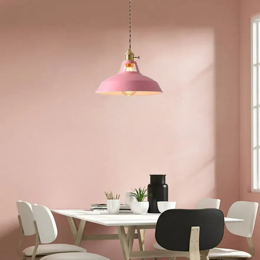 Lampadario a sospensione in metallo colorato stile nordico per la sala da pranzo