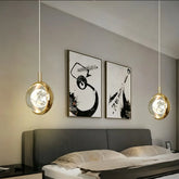 Lampada a sospensione per comodino minimalista con sfera in cristallo e LED dimmerabile