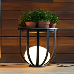 Lampada a pavimento da esterno con tavolino nera per terrazzo