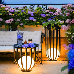 Lampada a pavimento da esterno con tavolino nera per terrazzo