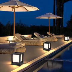 Lampada per pilastro cancello esterno a LED solare con struttura a cubo nera design moderno