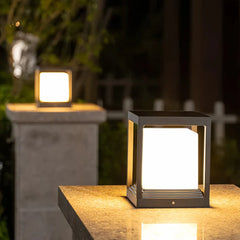 Lampada per pilastro cancello esterno a LED solare con struttura a cubo nera design moderno