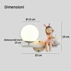 Applique per la cameretta della bambina con sfera in vetro e figura di bambina con coniglio