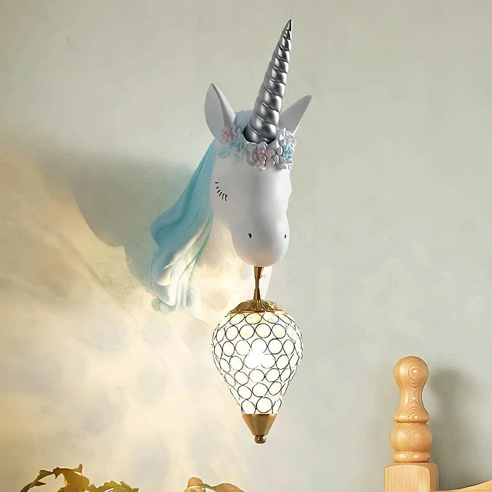 Applique unicorno azzurro con luce in cristallo per la cameretta del bambino