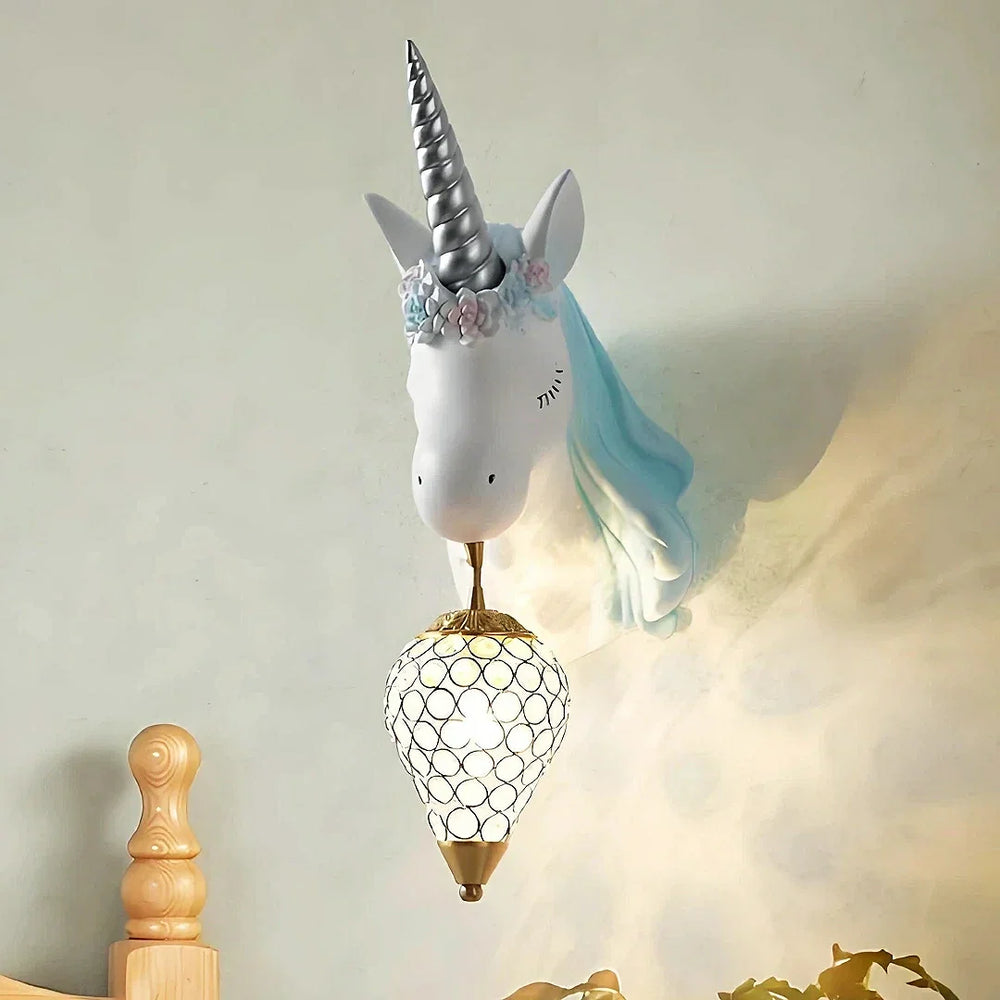 Applique unicorno azzurro con luce in cristallo per la cameretta del bambino