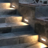 Segnapasso LED da esterno a parete rettangolare con luce diffusa design minimal