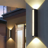 Applique doppio fascio da esterno LED dal design geometrico contemporaneo per portico
