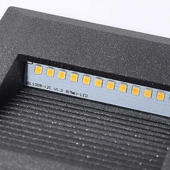 Segnapasso LED da parete per esterni dal design minimalista con finitura sabbiata