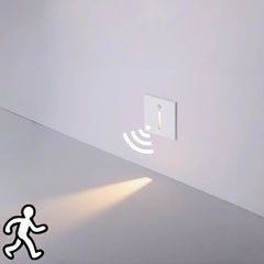 Segnapasso LED da incasso quadrato dal design minimalista con sensore di movimento per portico