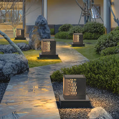 Lampada per pilastro esterno solare LED con effetto griglia decorativo nera