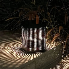 Lanterna da esterno solare LED portatile ricaricabile con effetto traforato per giardino