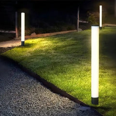 Paletto luminoso cilindrico da esterni nero a LED con design minimalista per giardino
