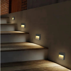 Segnapasso LED da esterno senza incasso dal design minimalista nero con finitura opaca