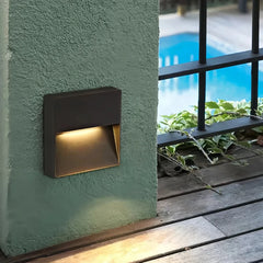 Segnapasso LED da esterno senza incasso dal design minimalista nero con finitura opaca