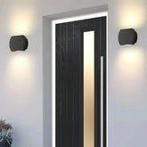 Applique bidirezionale da esterno a LED dal design moderno con finitura nera opaca per ingresso