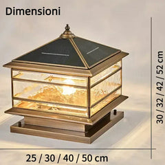 Lampada da pilastro solare da esterno vintage quadrata in ottone con sensore crepuscolare