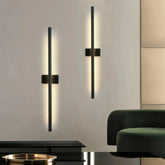 Applique LED orientabile in metallo dal design lineare dimmerabile per soggiorno