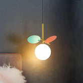 Lampada a sospensione con globo in vetro dal design moderno da comodino