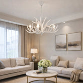 Lampadario con corna di cervo bianco stile chalet per soggiorno