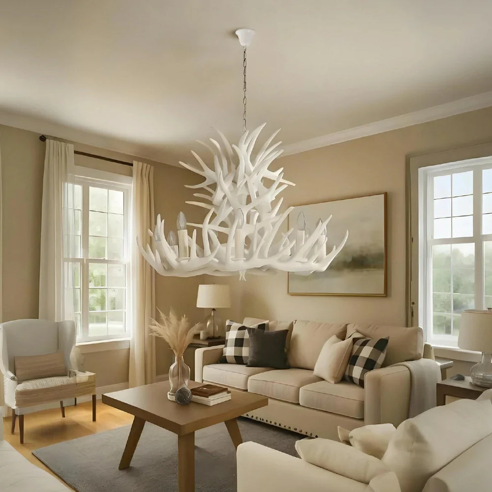Lampadario con corna di cervo bianco stile chalet per soggiorno