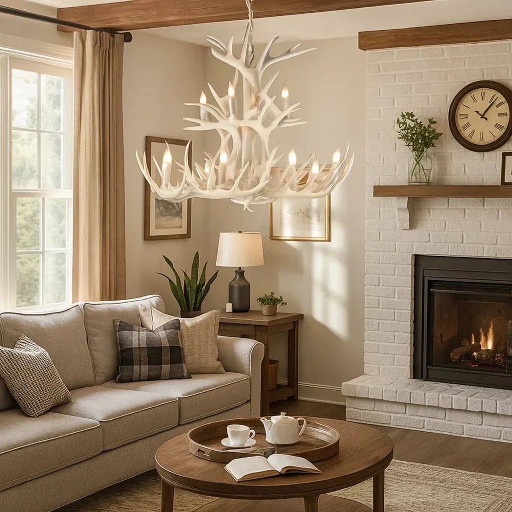 Lampadario con corna di cervo bianco stile chalet per soggiorno