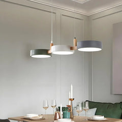 Lampadario a tre luci LED per cucina in stile nordico in metallo con diffusori rotondi dimmerabile