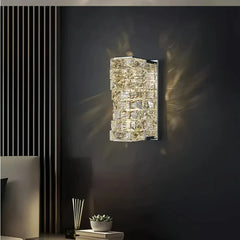 Applique da parete in cristallo verticale a LED dimmerabile di lusso per camera da letto