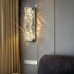 Applique da parete in cristallo verticale a LED dimmerabile di lusso per camera da letto