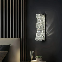 Applique da parete in cristallo verticale a LED dimmerabile di lusso per camera da letto