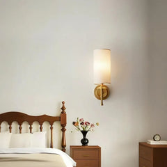 Applique in stoffa con paralume cilindrico in ottone massiccio per camera da letto