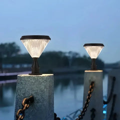 Lampada per pilastro e cancello a LED solare nera dal design minimal a calice