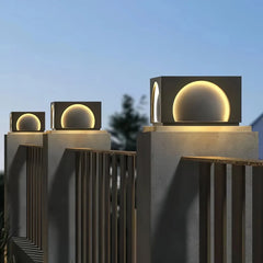 Lampada da pilastro solare da giardino nera dal design moderno cubico