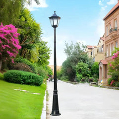 Lampione classico da giardino stile lanterna in vetro satinato con palo alto