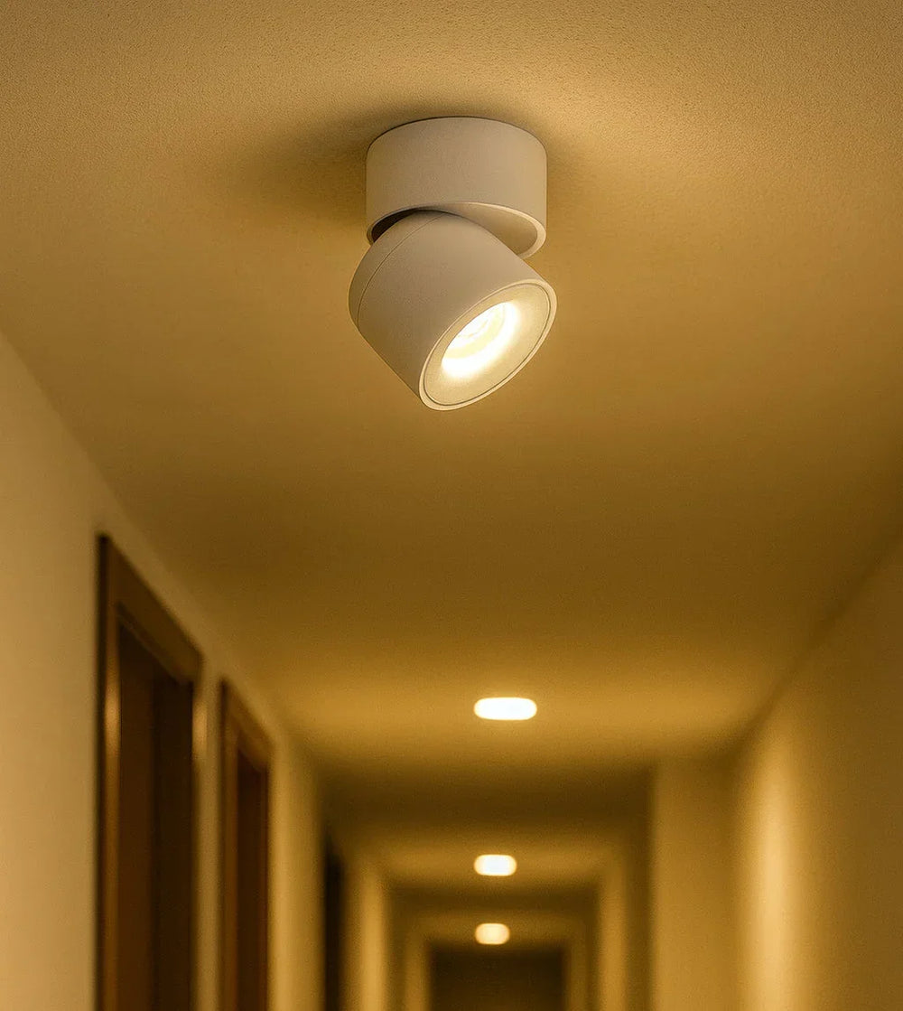 Faretto LED orientabile da soffitto in metallo dal design nordico