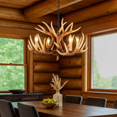 Lampadario con corna di cervo a più luci effetto candelabro stile chalet per soggiorno
