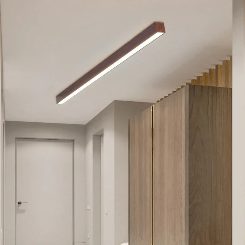 Plafoniera lunga LED in legno per corridoio nordica