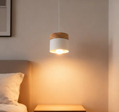 Lampadario cilindrico con base in legno dal design nordico per la sala da pranzo