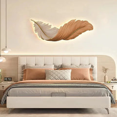 Applique decorativa a piuma dal design moderno con led e presa elettrica