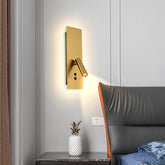 Applique moderna rettangolare con faretto orientabile per camera da letto e luce d’atmosfera integrata