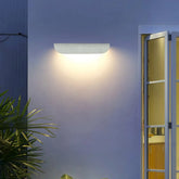 Applique LED da esterni lunga per ingresso dal design minimal