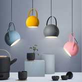 Lampadario a sospensione a sfera orientabile in metallo dal design nordico per la sala da pranzo