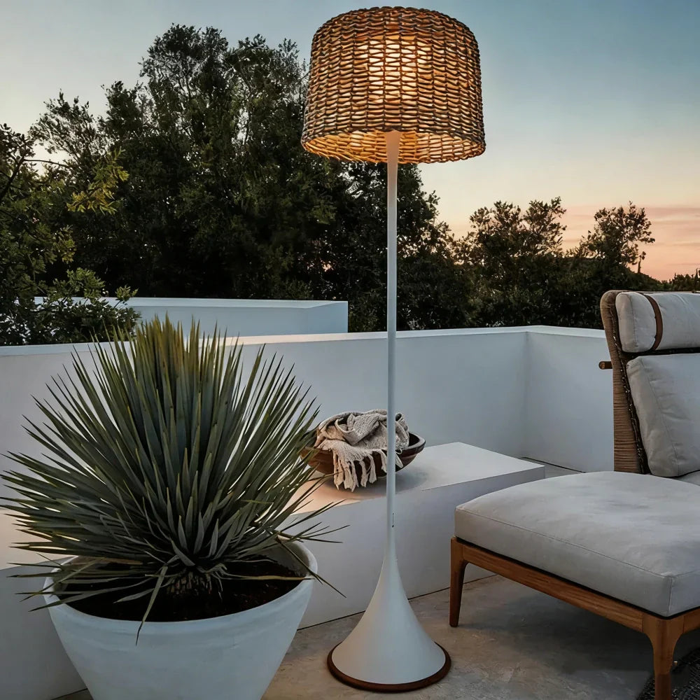 Lampada da terra per esterno in rattan stile nordico LED solare altezza 176 cm per terrazzo