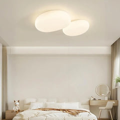 Plafoniera LED bianca dimmerabile con forma organica moderna per camera da letto