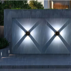 Applique per esterno con intersezione di fasci luminosi LED design moderno a sfera per balcone