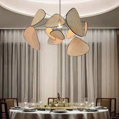 Lampadario in rattan a sospensione in stile naturale con forme organiche per sala pranzo