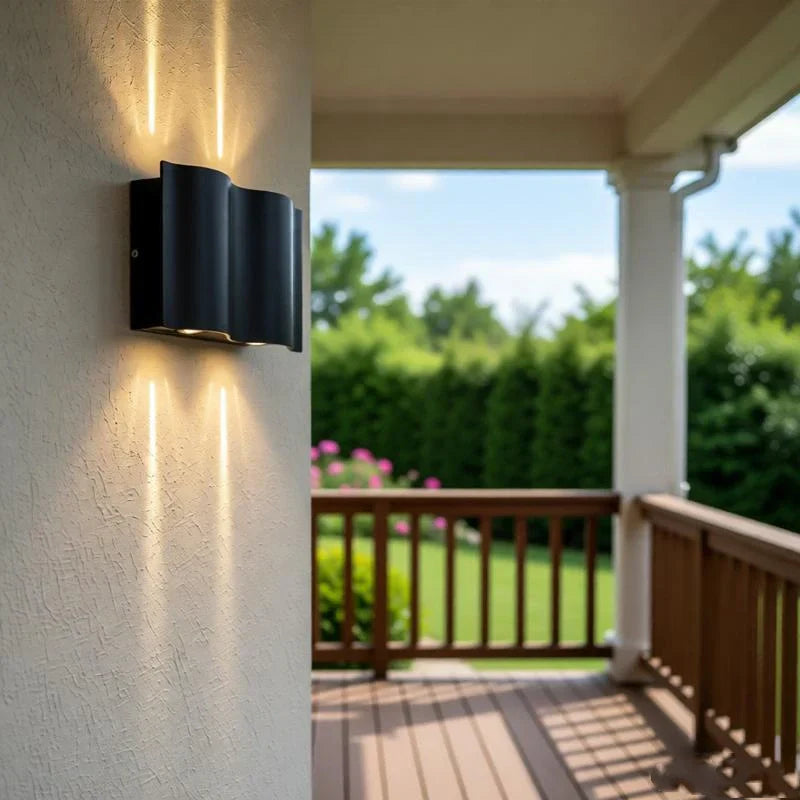 Applique da esterno up down moderno LED in metallo nero con profilo ondulato