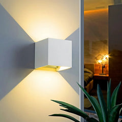Applique da esterno con sensore di movimento a LED bidirezionale regolabile stile minimal